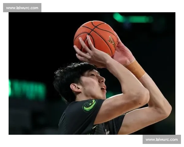 河南足球教父画像遭泼红漆 成都球迷极端行为引发公愤 河南足球教父画像遭泼红漆 成都球迷极端行为引发公愤