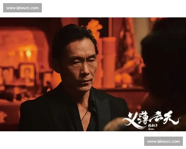 司徒浩南重出江湖！郑浩南香港街头再现经典造型，网友：青春回来了